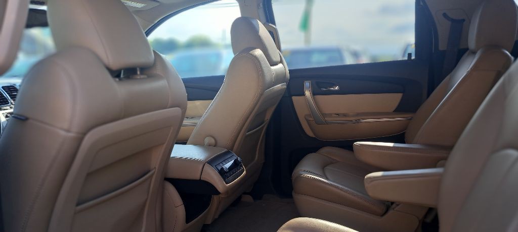 2011 GMC Acadia Image 11