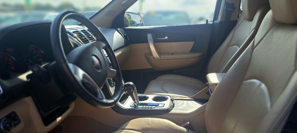 2011 GMC Acadia Image 4