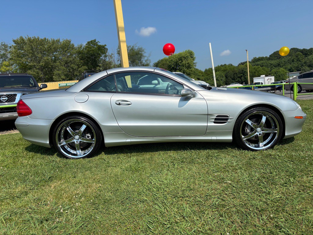 2005 Mercedes-Benz SL-Class Image 2