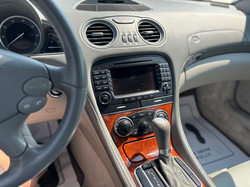 2005 Mercedes-Benz SL-Class Image 6