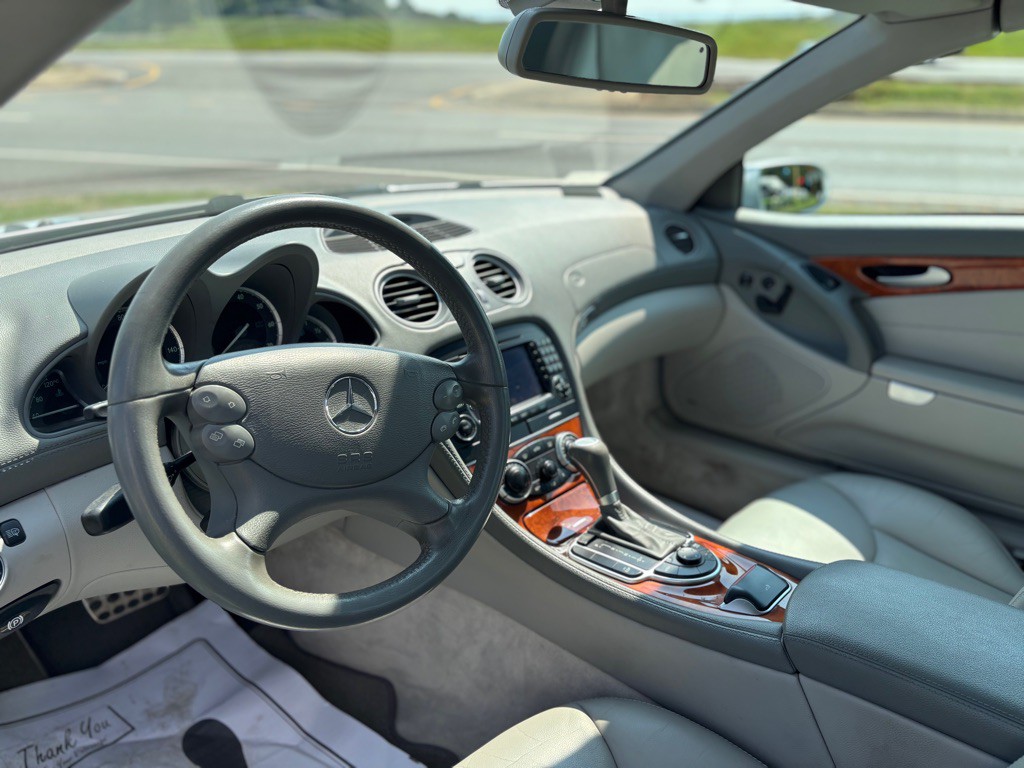 2005 Mercedes-Benz SL-Class Image 7
