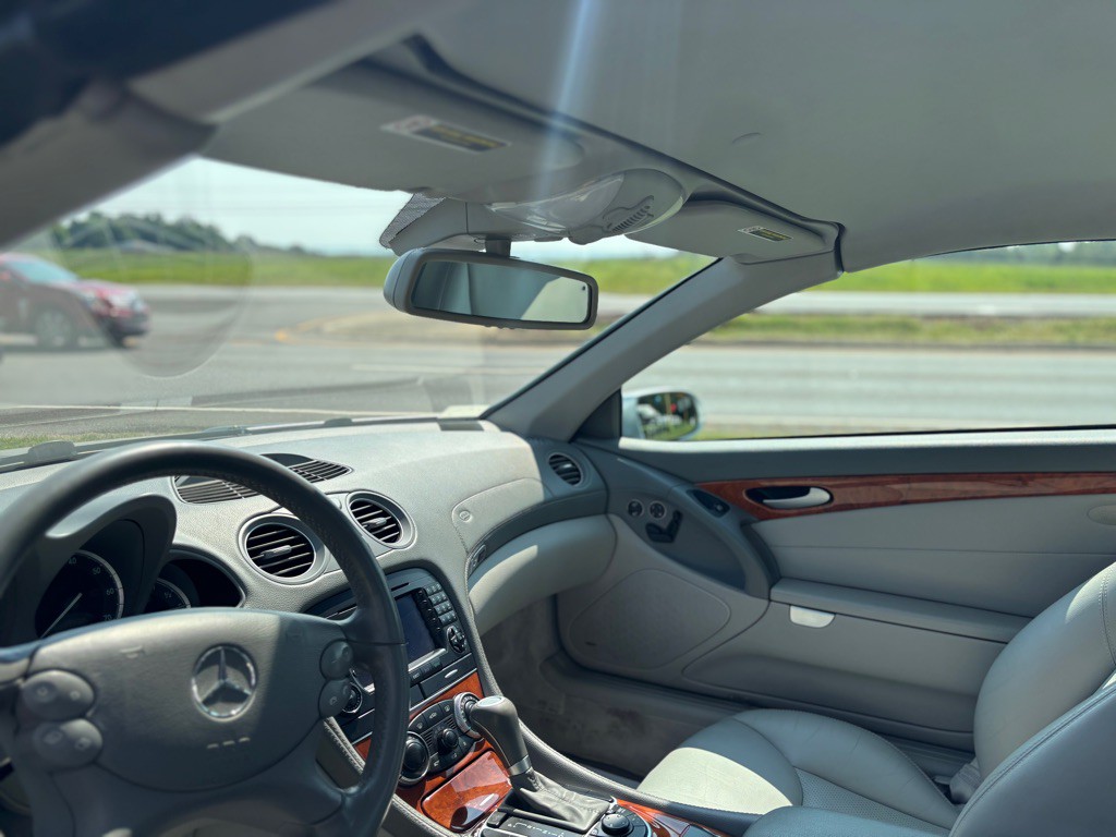 2005 Mercedes-Benz SL-Class Image 8
