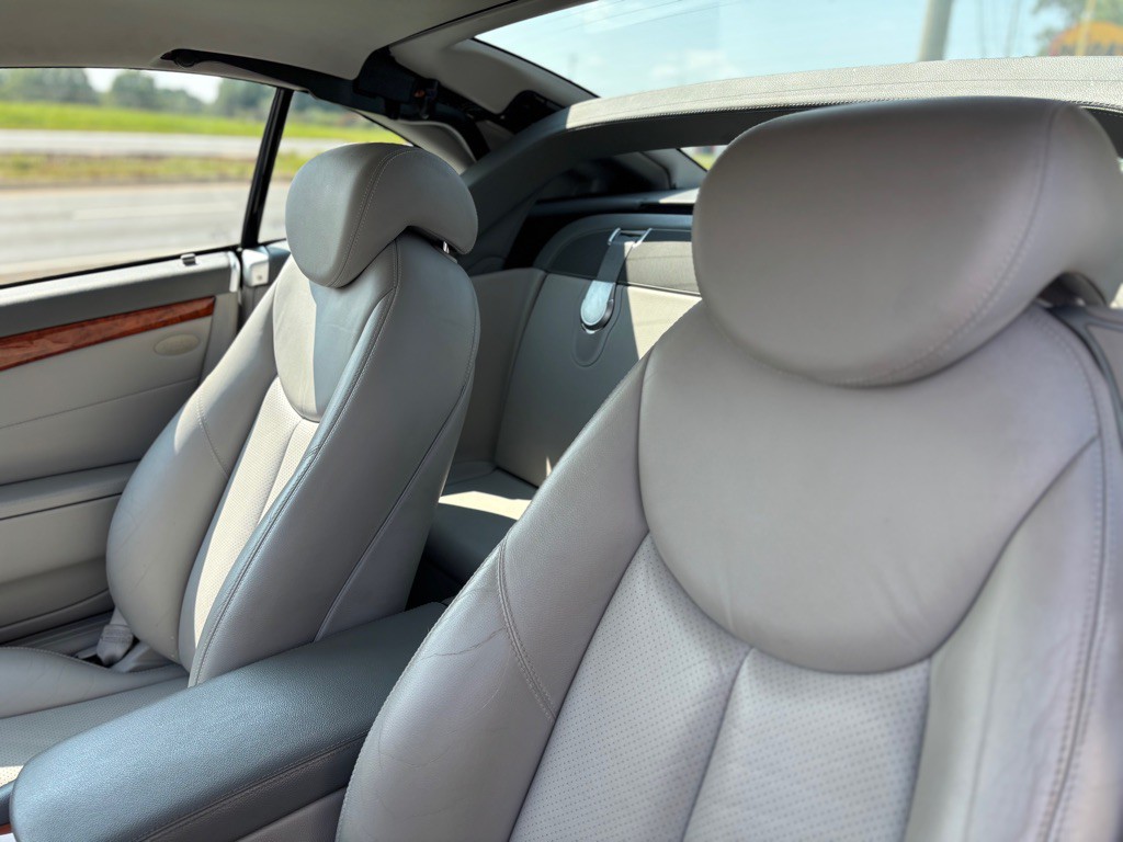 2005 Mercedes-Benz SL-Class Image 23