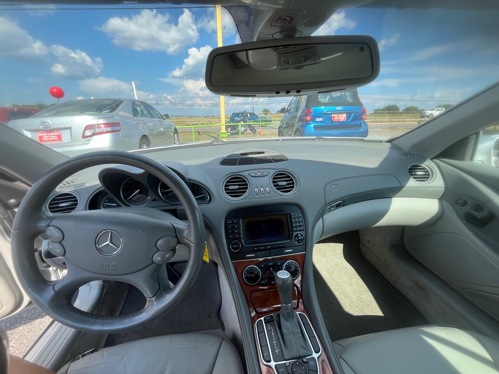 2005 Mercedes-Benz SL-Class Image 30