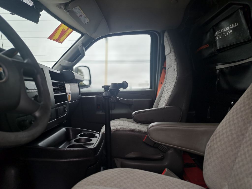 2017 Chevrolet Express Image 8