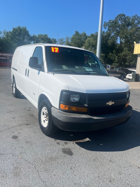 2017 Chevrolet Express Image 9