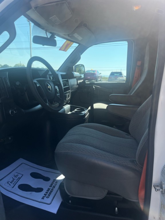 2017 Chevrolet Express Image 13