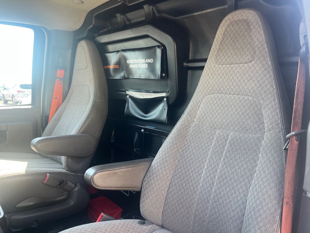 2017 Chevrolet Express Image 16
