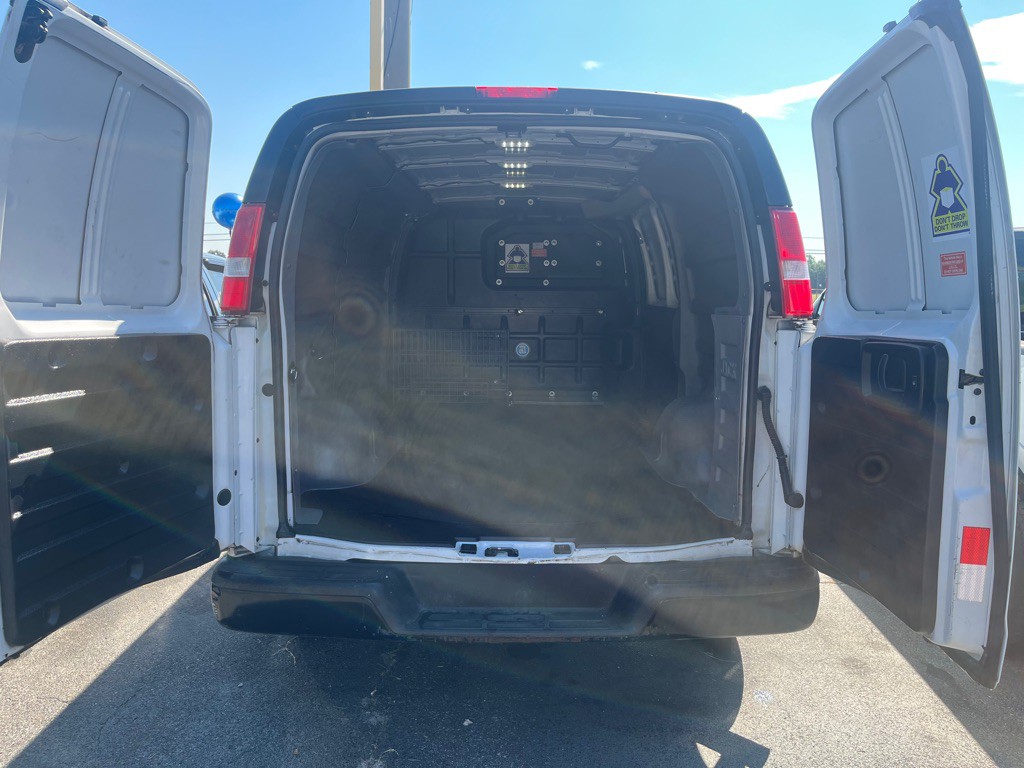 2017 Chevrolet Express Image 18