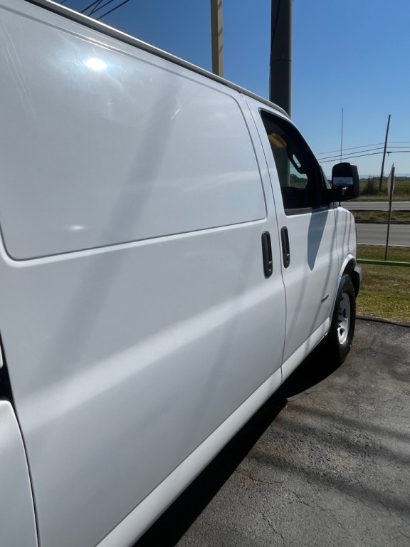 2017 Chevrolet Express Image 19