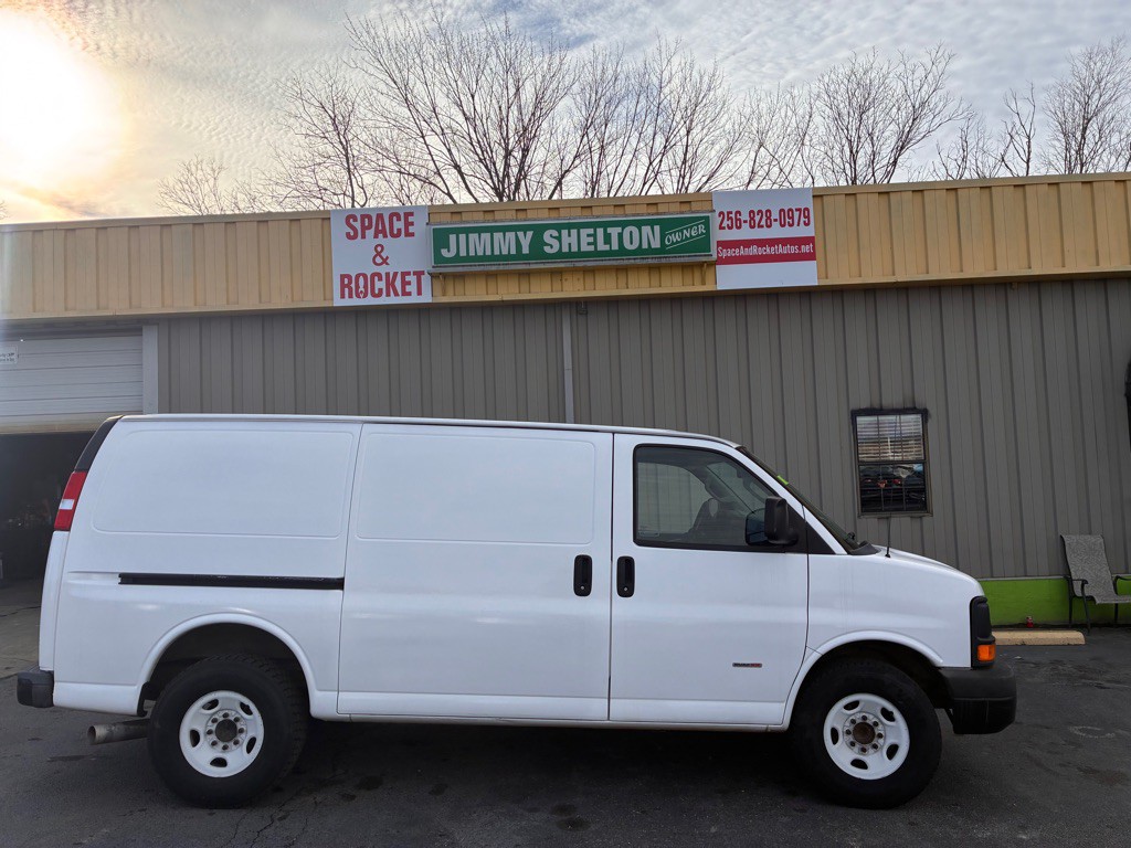 2017 Chevrolet Express Image 1