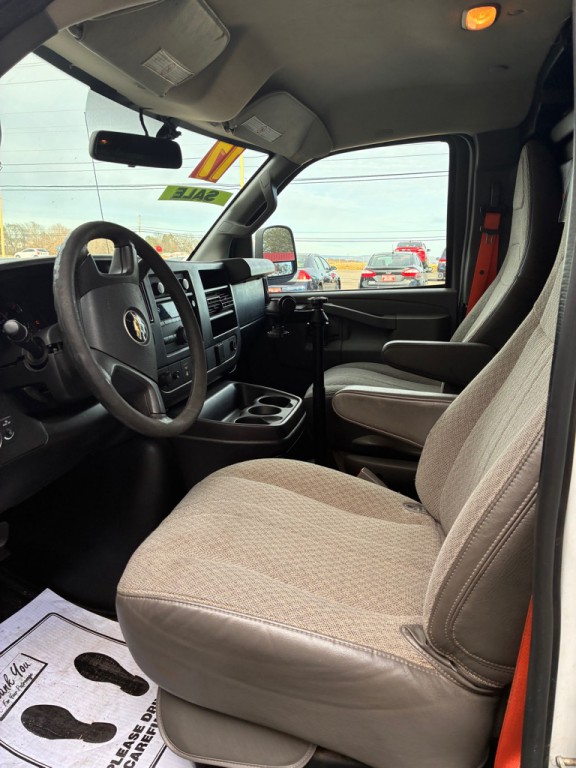 2017 Chevrolet Express Image 4