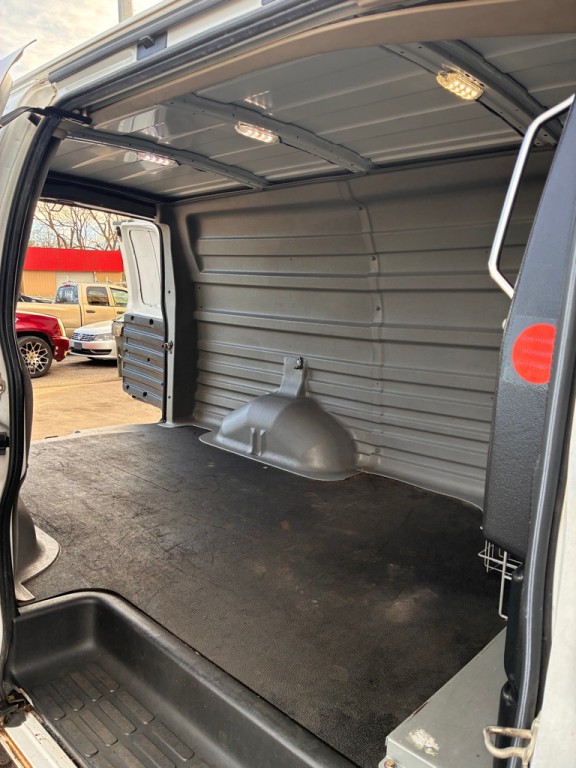 2017 Chevrolet Express Image 7