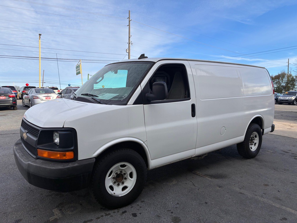 2017 Chevrolet Express Image 3
