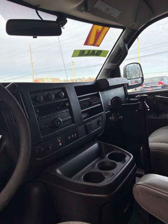 2017 Chevrolet Express Image 5