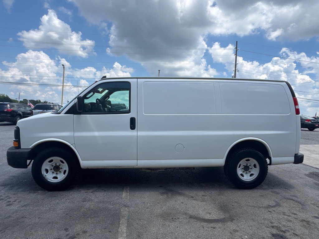 2017 Chevrolet Express Image 3