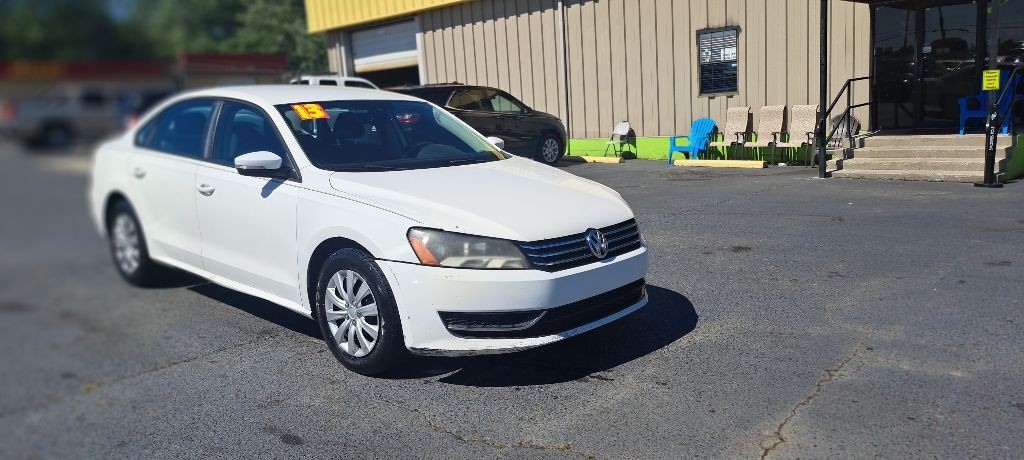 2013 Volkswagen Passat Image 2