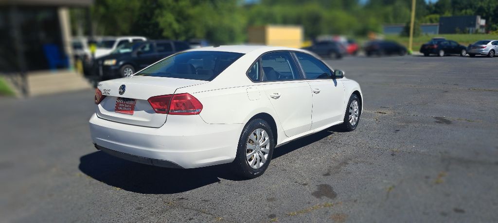2013 Volkswagen Passat Image 4