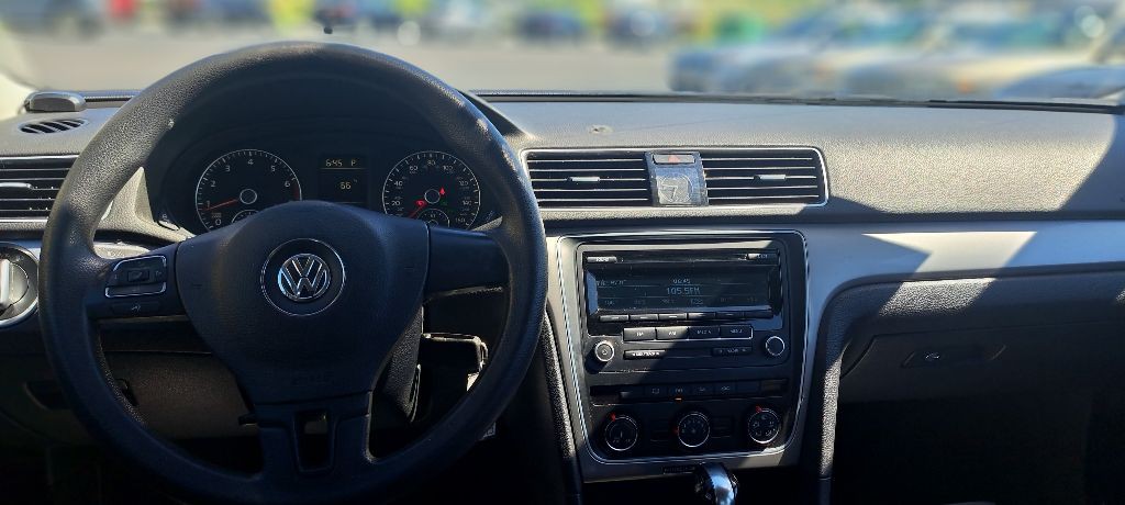 2013 Volkswagen Passat Image 8