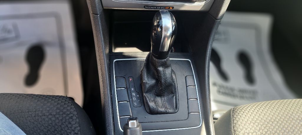 2013 Volkswagen Passat Image 11