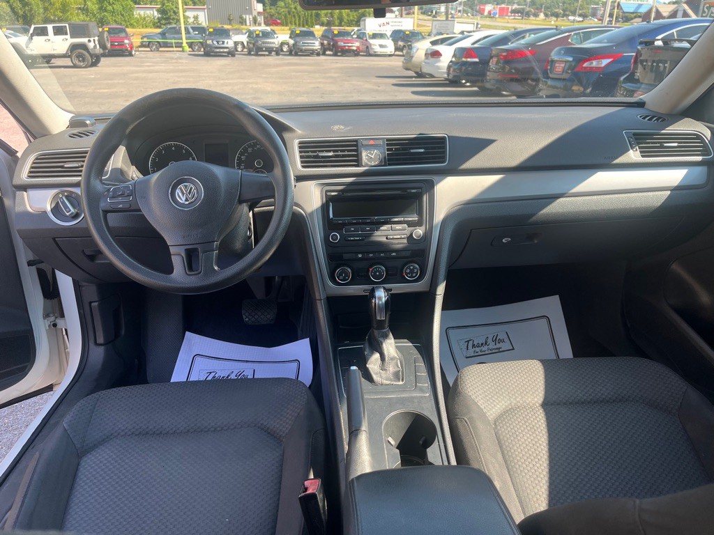 2013 Volkswagen Passat Image 19