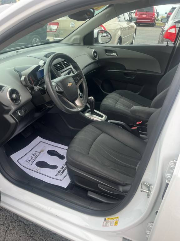 2016 Chevrolet Sonic Image 5