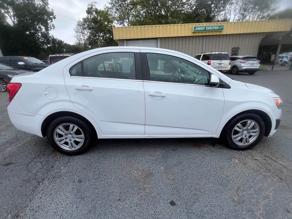2016 Chevrolet Sonic Image 8