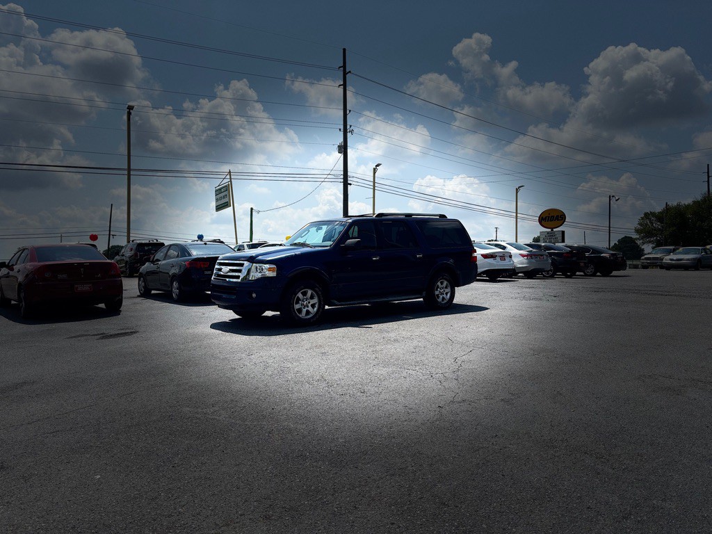 2010 Ford Expedition Image 2