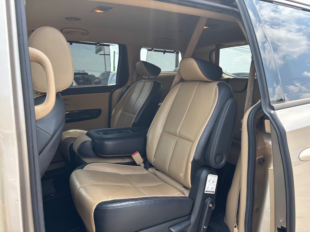2015 Kia Sedona Image 18