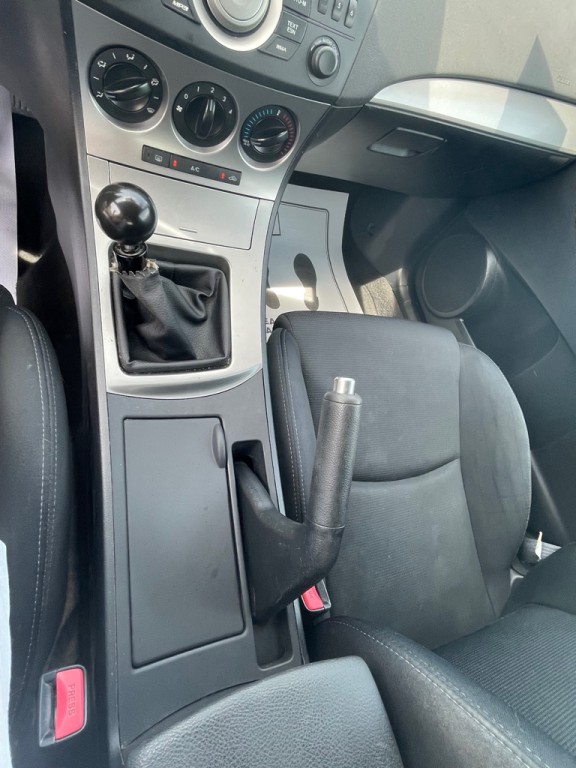 2010 Mazda Mazda3 Image 8