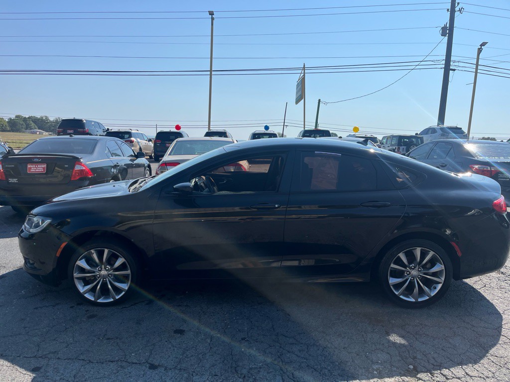 2015 Chrysler 200 Image 4