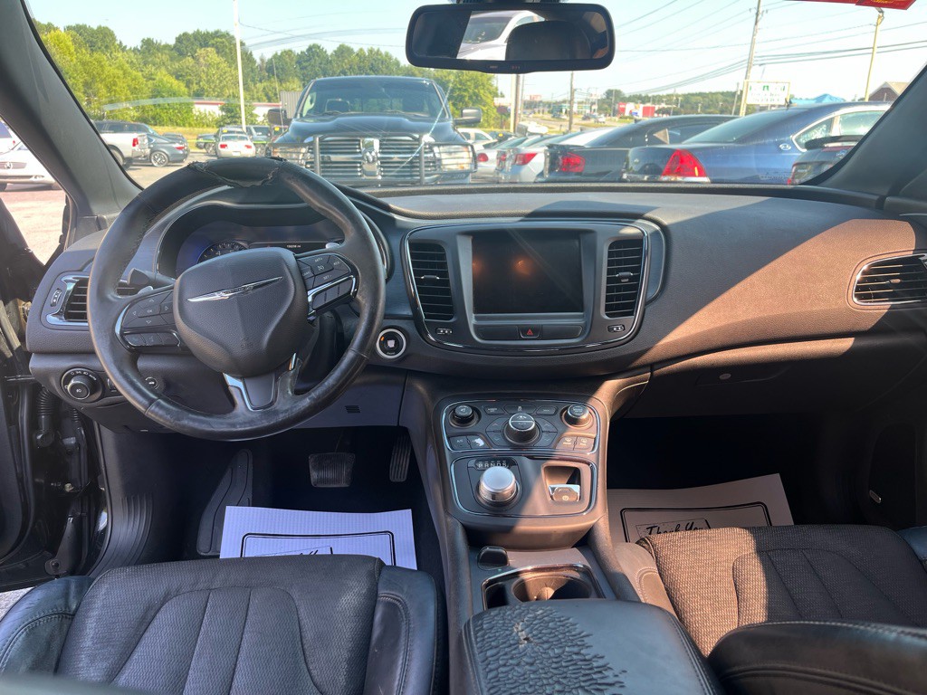 2015 Chrysler 200 Image 6