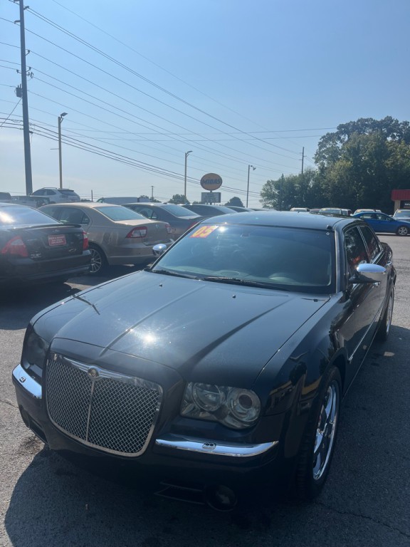 2005 Chrysler 300 Image 2