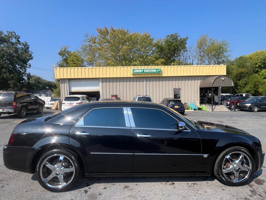 2005 Chrysler 300 Image 5
