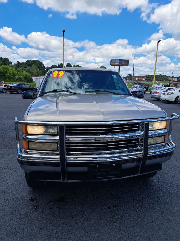 1999 Chevrolet Tahoe Image 2
