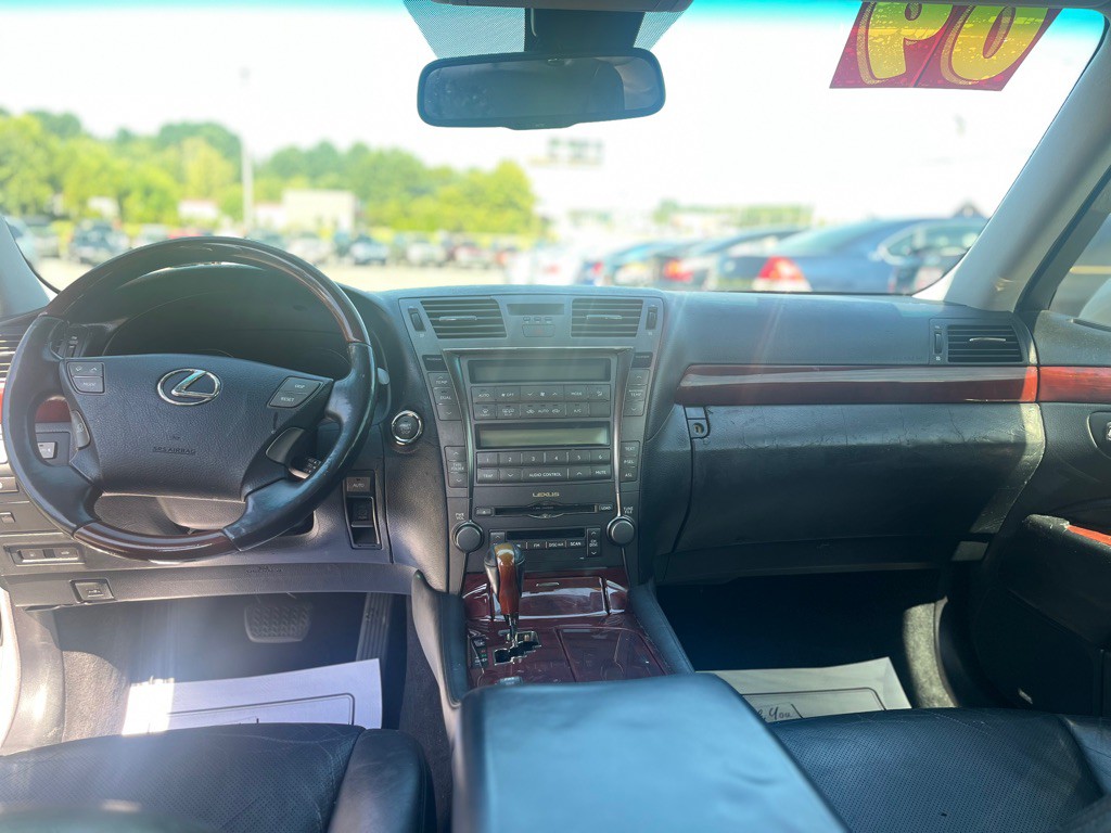 2009 Lexus LS Image 8