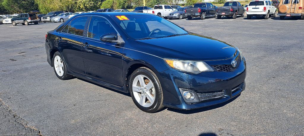 2014 Toyota Camry Image 1