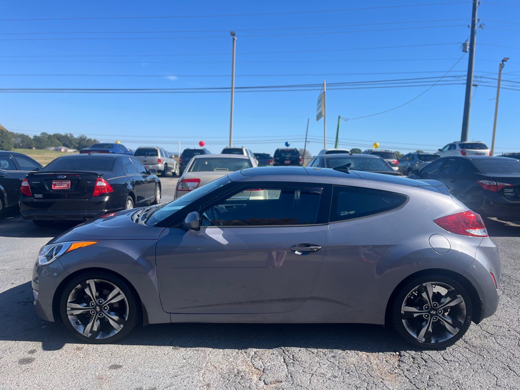 2017 Hyundai Veloster Image 4