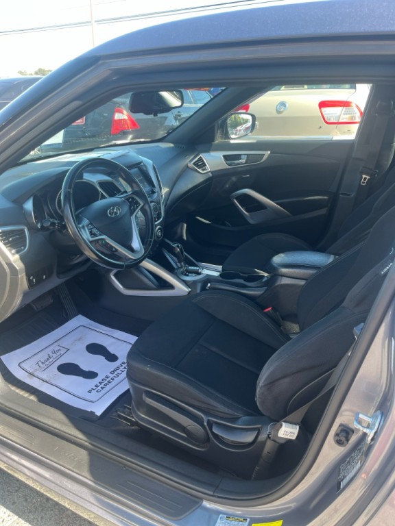 2017 Hyundai Veloster Image 6