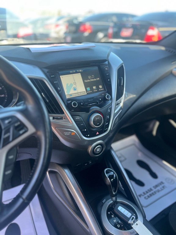 2017 Hyundai Veloster Image 7