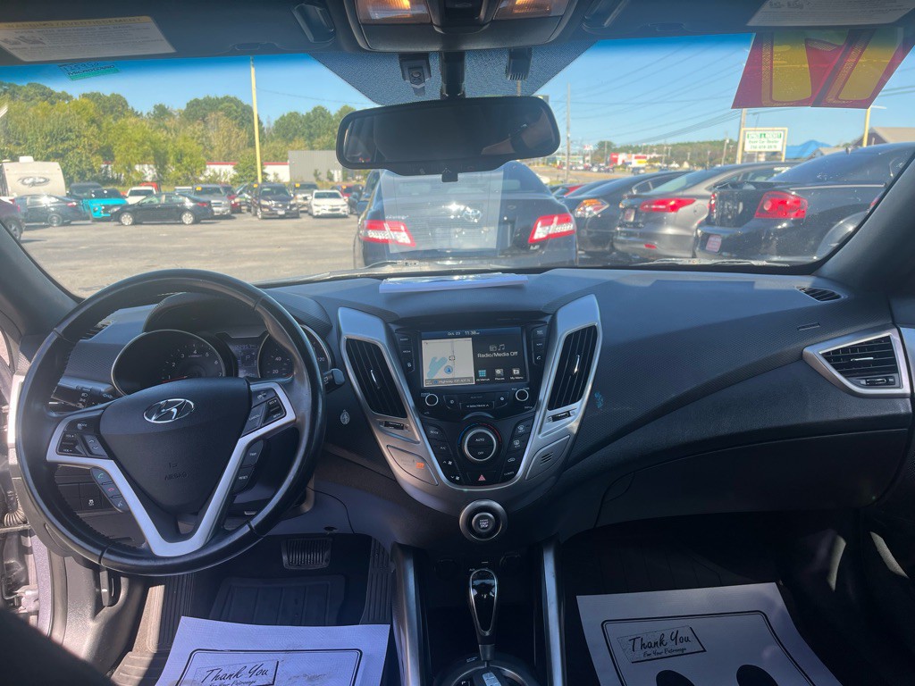 2017 Hyundai Veloster Image 9