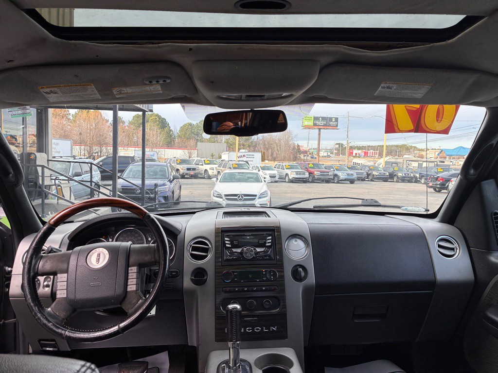 2007 Lincoln Mark LT Image 7