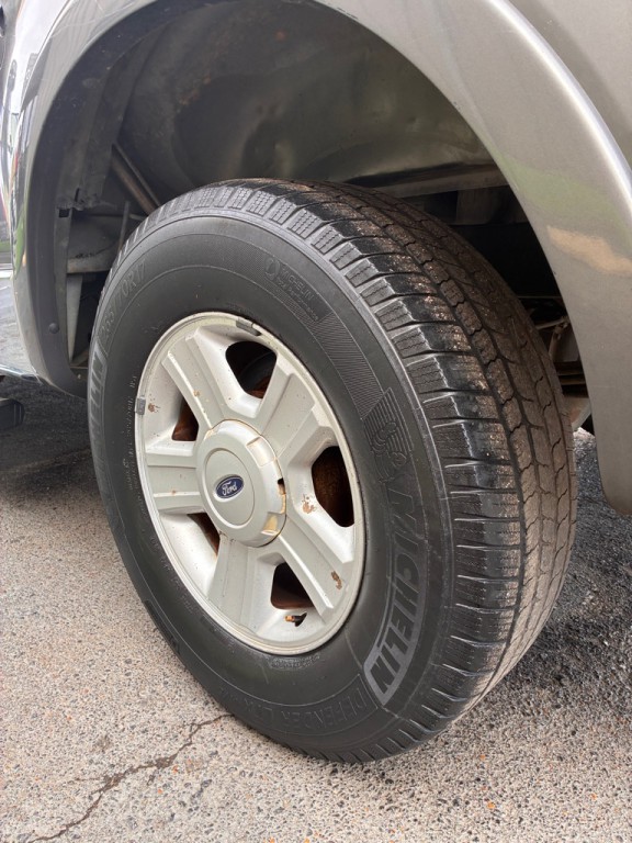 2007 Lincoln Mark LT Image 9