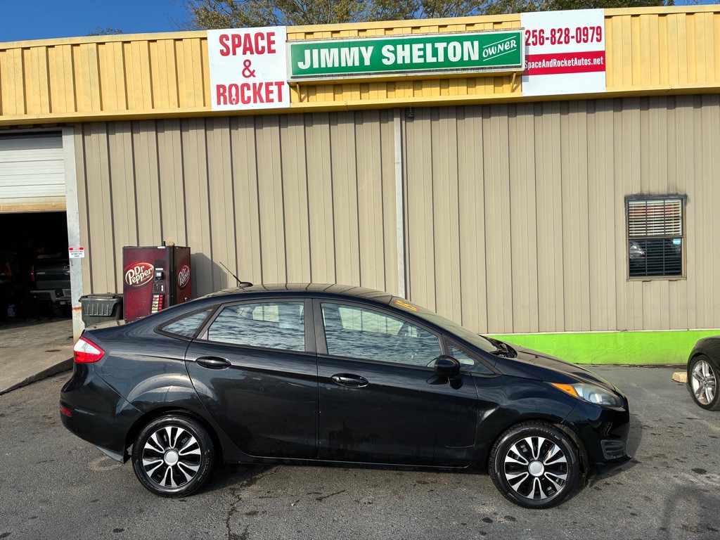 2015 Ford Fiesta Image 1