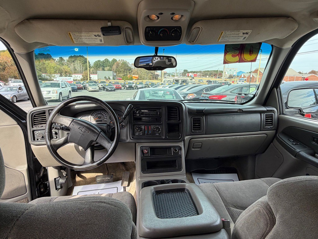 2003 Chevrolet Tahoe Image 8