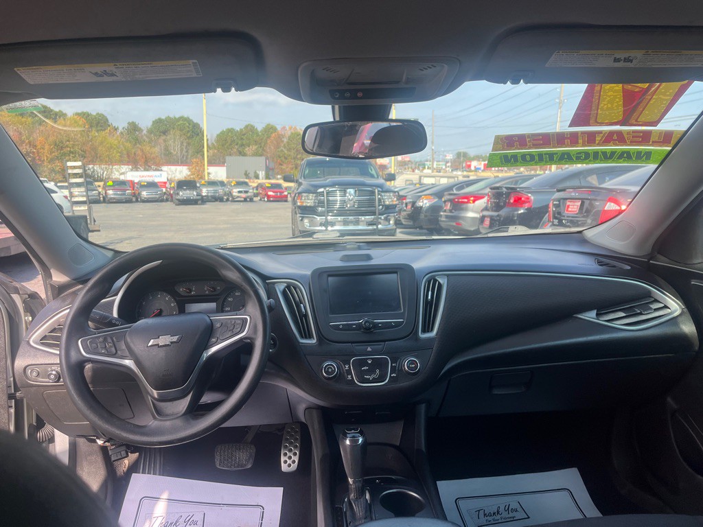 2017 Chevrolet Malibu Image 8