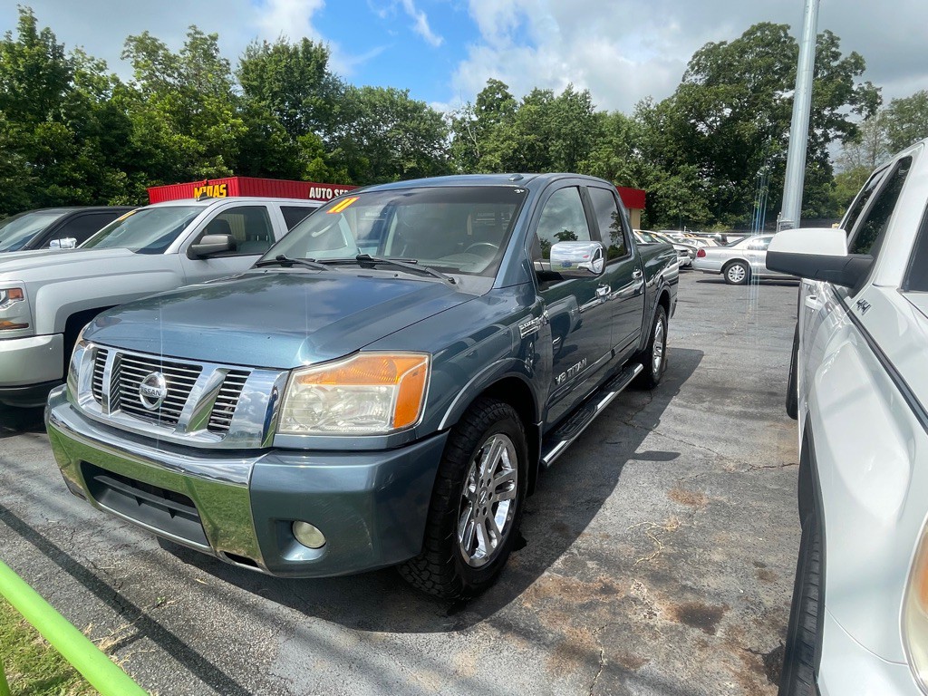 2011 Nissan Titan Image 2