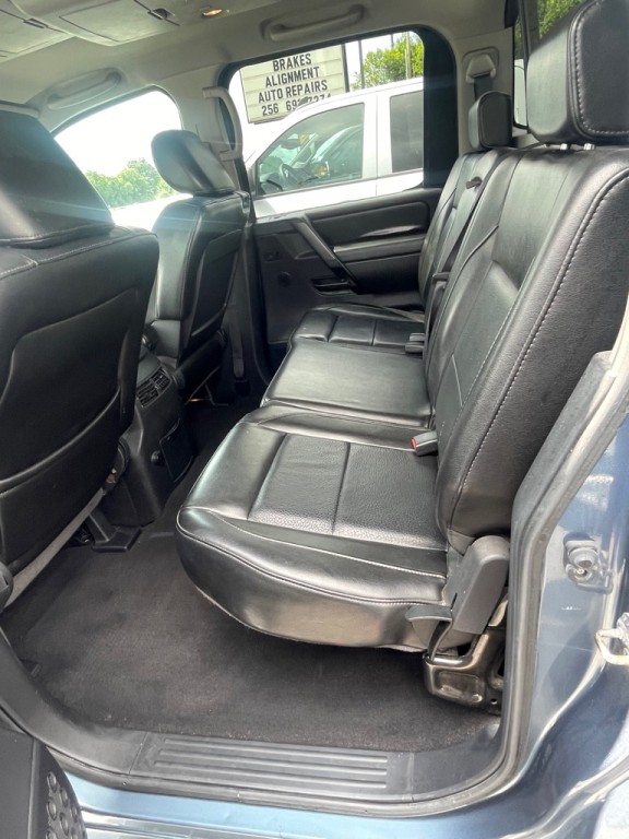 2011 Nissan Titan Image 4