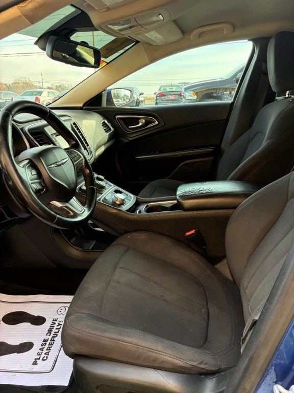 2015 Chrysler 200 Image 3