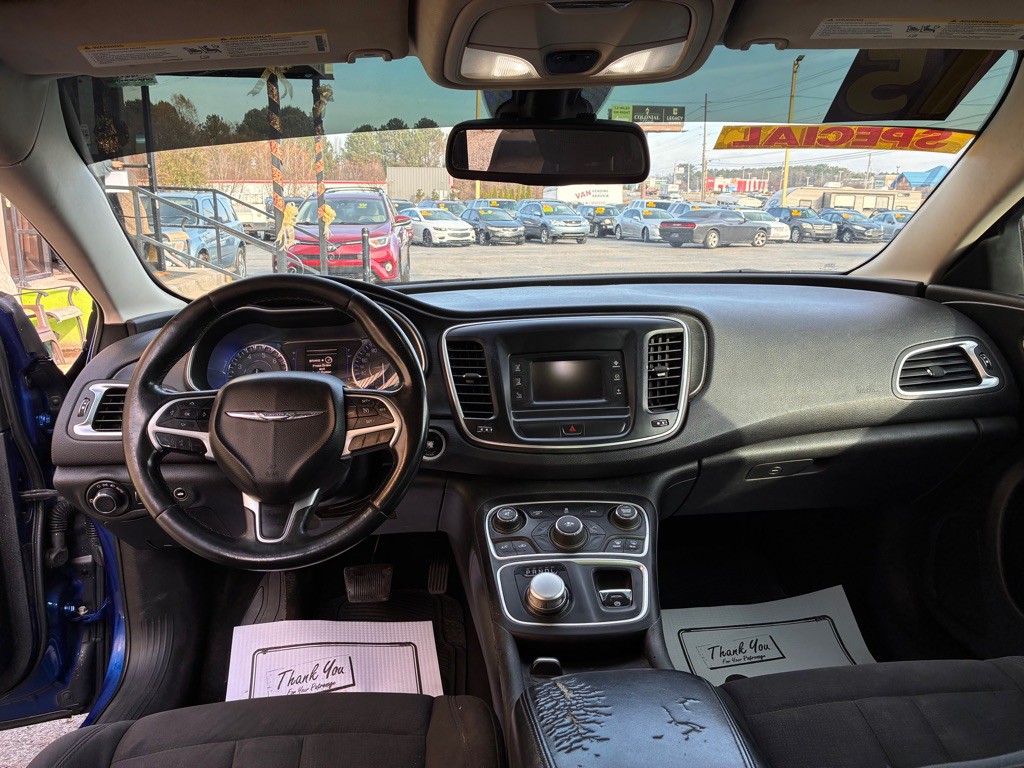 2015 Chrysler 200 Image 5